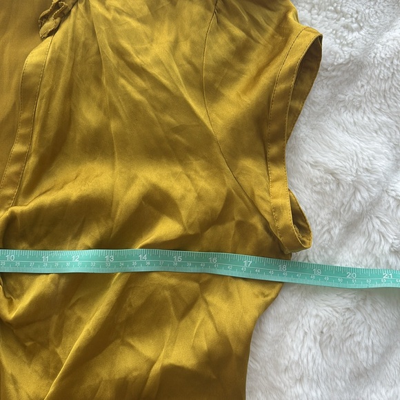 Express golden 100% silk blouse, as new! Size Medium - Picture 6 of 9